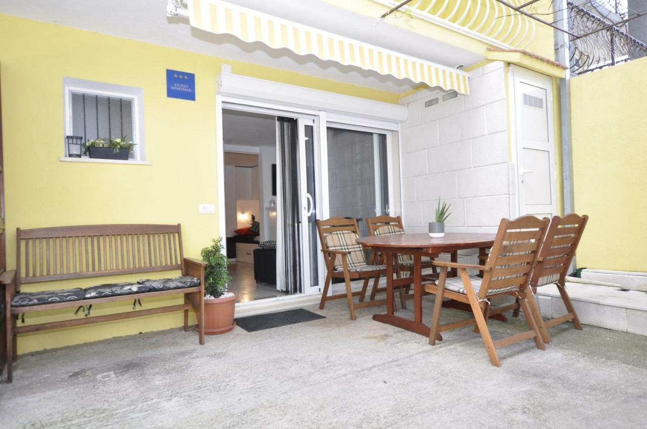 Apartment Toya Slatine Exterior foto