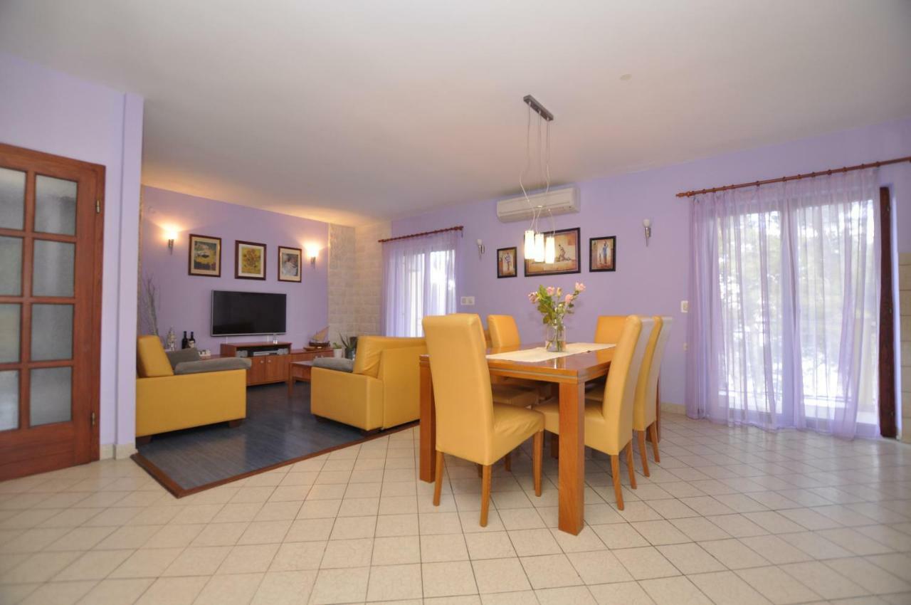 Apartment Toya Slatine Exterior foto
