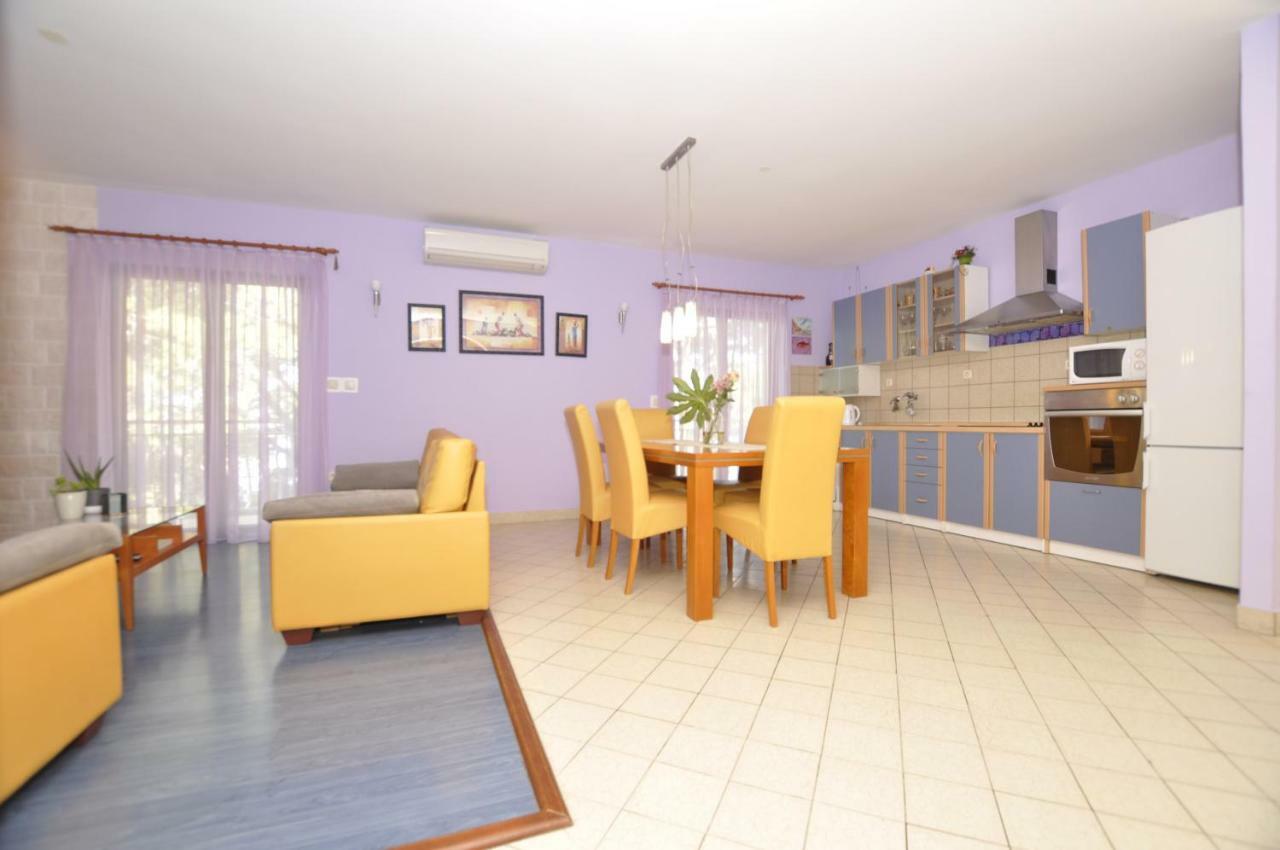 Apartment Toya Slatine Exterior foto