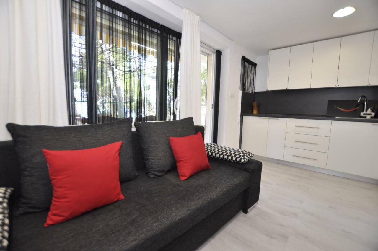 Apartment Toya Slatine Exterior foto